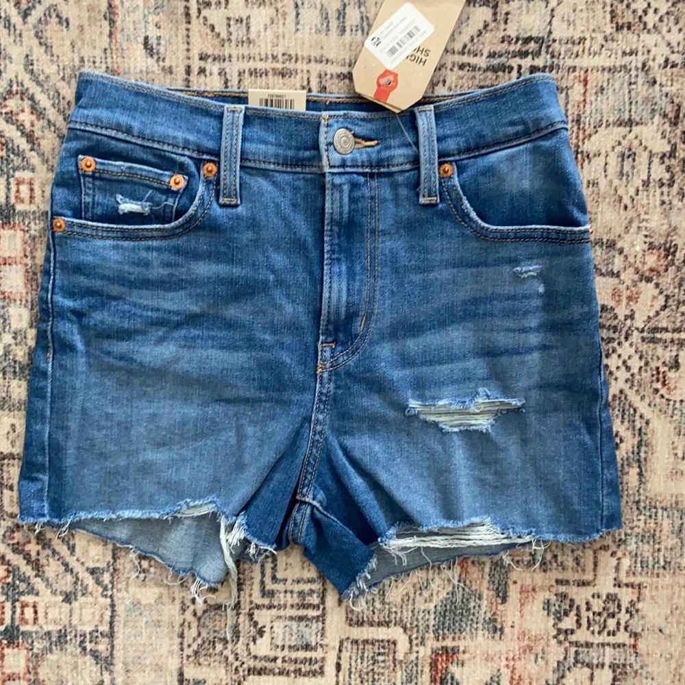 Levi’s High Rise Shorts - Picture 4 of 8